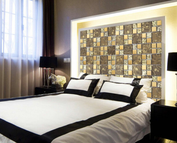 Kaca Berlapis Emas pada Backsplash Dapur